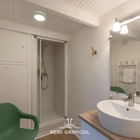 Fenetres Sur Cour 3 - Duplex In The Heart Of The Center *